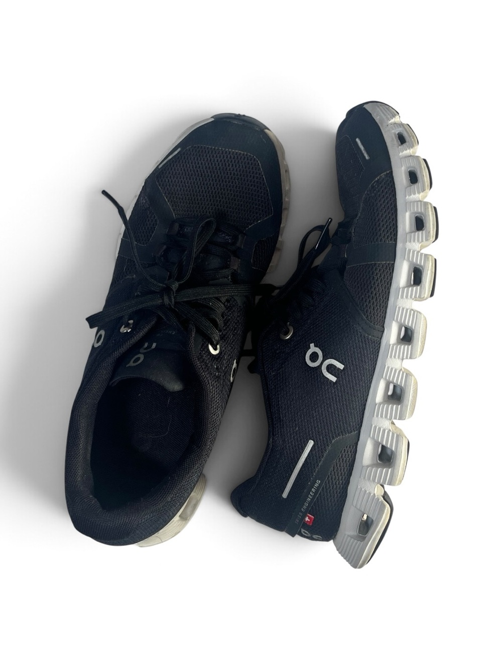 On Cloud 6 Woman Running Shoes in Black and White, 8.5